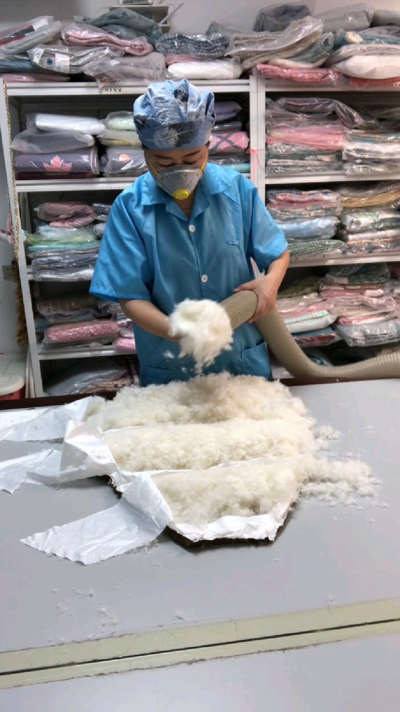 羽绒被加工：传统技艺与现代工艺的完美融合